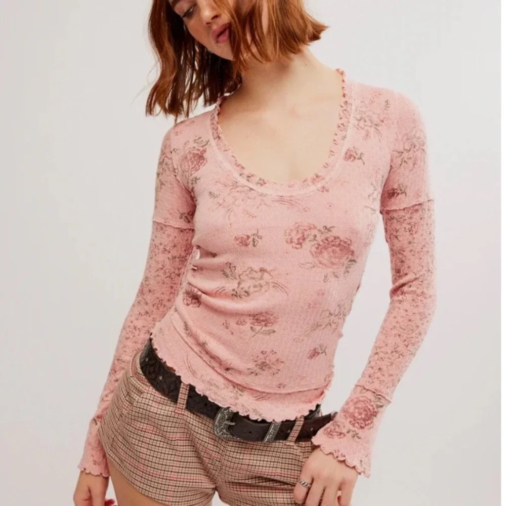 We the Free Clover Pink Floral Thermal Long Sleeve Lettuce Hem‎ Top Size Small